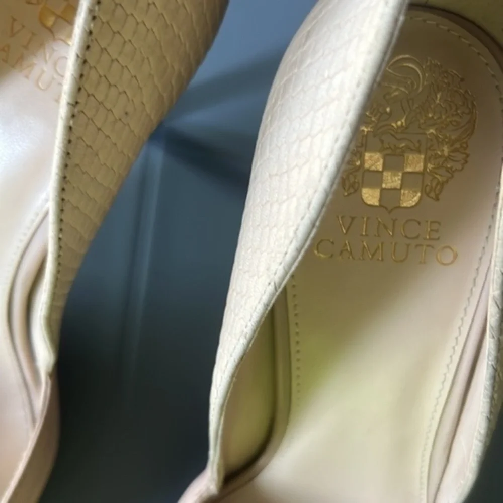 Vince Camuto leather Snakeskin Stiletto Heels,size9/40 price reflects small flaw